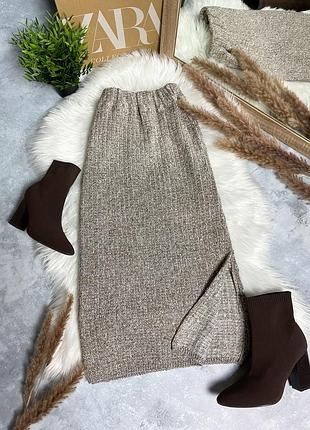 Тепла в’язана міді спідниця із розрізом на ніжці