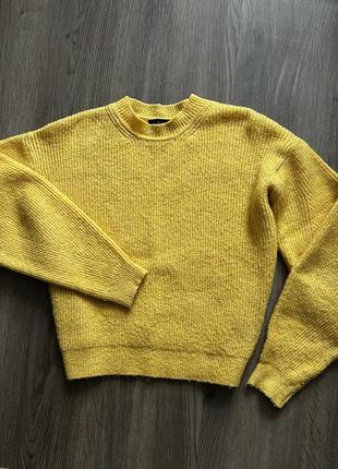 Укороченный желтенький свитер