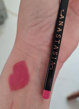 Олівець для губ