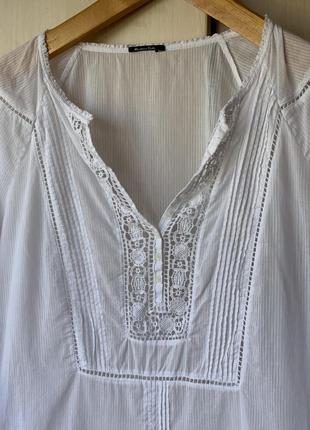 Белоснежная легкая блуза с прошвой от качественного бренда massimo dutti3 фото