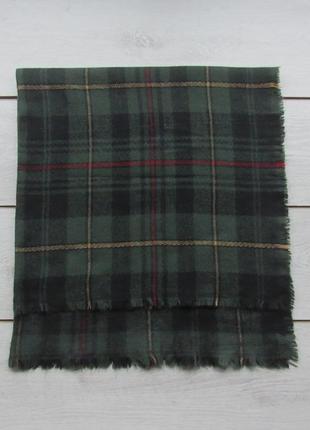 Квадратний шарф в клітинку