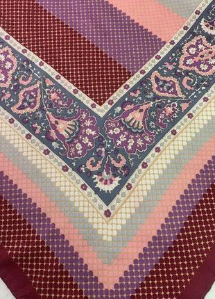 Шёлковый платок m me marc с геометрическим принтом цвет комбинированный вишнёвый/розовый/сиреневый5 фото
