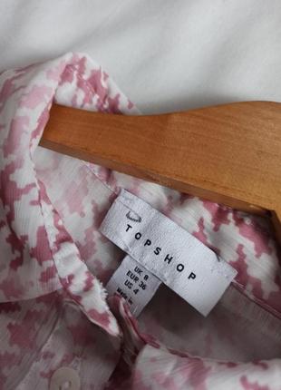 Розовая удлиненная асимметричная блуза в принт гусиная лапка5 фото