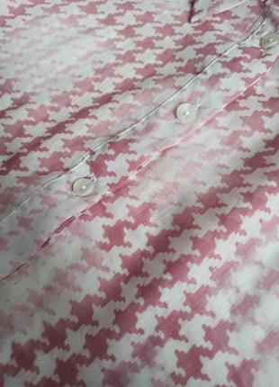 Розовая удлиненная асимметричная блуза в принт гусиная лапка4 фото