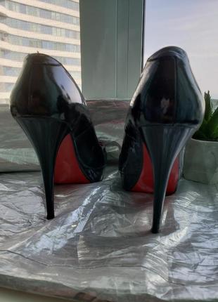 Лаковые туфли из 100% кожи с красной подошвой2 фото