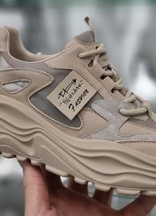 Кроссовки женские