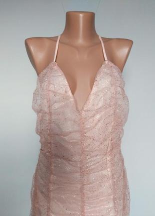Облягаюча прозора сукня з рюшами та металевими крапками в стилі dusty pink gold3 фото