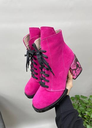 Эксклюзивные ботинки из натуральной итальянской кожи и замша женские на каблуке фуксия3 фото