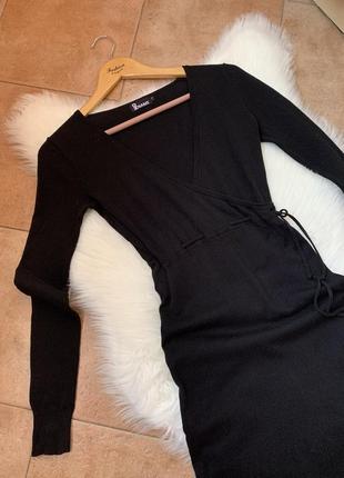 Базовое черное платье с длинным рукавом и имитацией запаха от no name5 фото