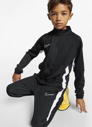 Костюм nike на мальчика 10-12 лет1 фото