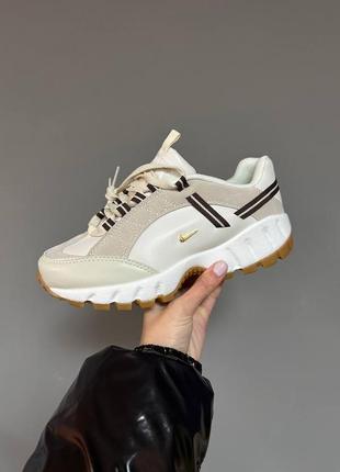 Женские брендовые кроссовки nike x jacquemus light beige. кожа, замша