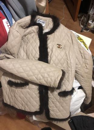 Стьобана куртка с хутровою оборкою2 фото