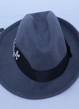 Женская шляпа guess, серго цвета.