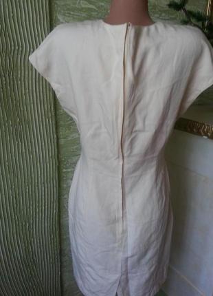 Платье -футляр,бежевого цвета с подкладкой.2 фото