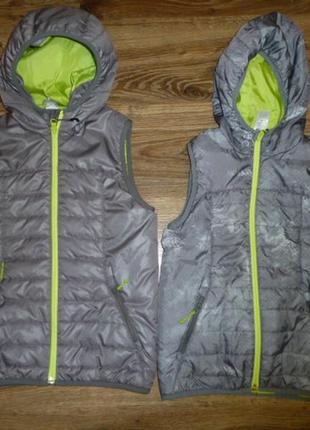Decathlon классная стеганая жилетка на 8 и на 10 лет