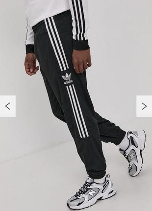 Нейлоновые брюки adidas originals