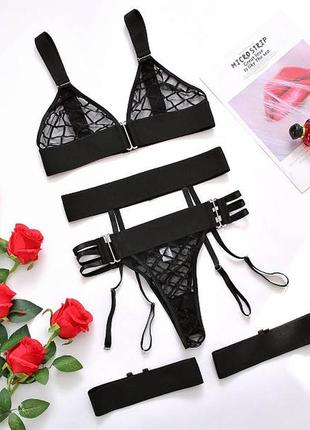 Шикарный комплект белья с поясом и гартерами