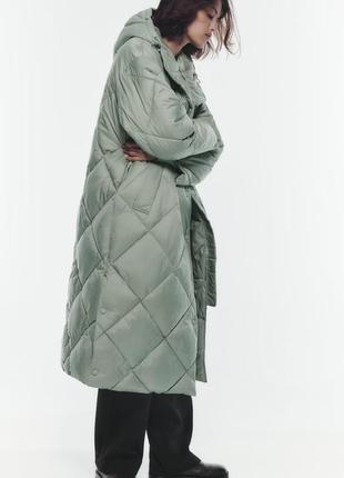 Длинная стеганая куртка zara мятного цвета3 фото