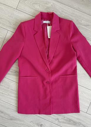 Жіночий піджак oversize яскраво-рожевий тренд 2023 базовий піджак