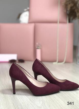 Туфлі на шпильці