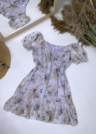 Платье лиловое с цветами с объемным рукавом