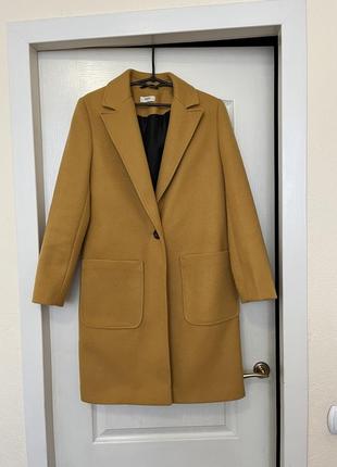 Бежевое, желтое классическое пальто2 фото