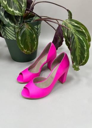 Женские туфли из натуральной кожи ярко розового цвета3 фото