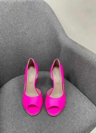 Женские туфли из натуральной кожи ярко розового цвета8 фото