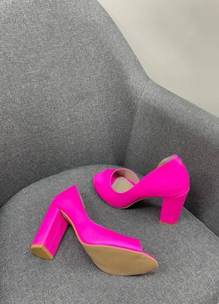 Женские туфли из натуральной кожи ярко розового цвета9 фото