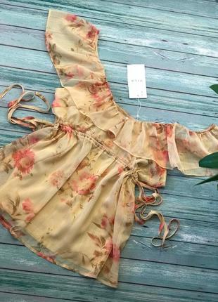 Блуза ошатна / майка / в квіти / на плечі жіноча топ на дівчину футболка сорочка