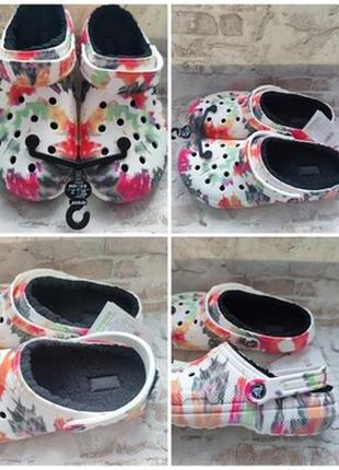 Кроксы утеплённые мехом crocs classic tie dye unisex для женщин и мужчин