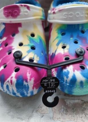 Кроксы утеплённые мехом crocs classic tie dye unisex для женщин и мужчин
