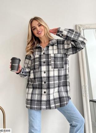 Рубашка у клітину біло-сіра