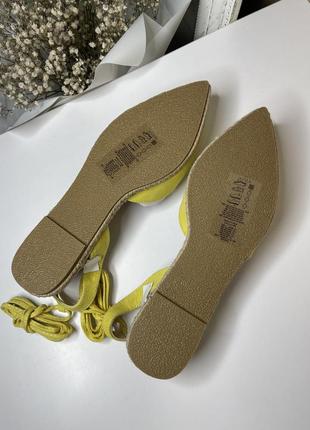 Желтые туфли босоножки3 фото