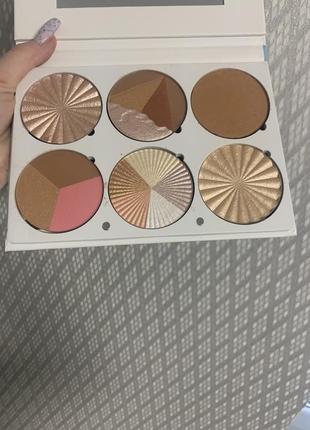 Палитра (палетка) для контуринга лица ofra highlighting and bronzing pro palette on the glow (хайлайтер, бронзер, румяна, скульптор)4 фото