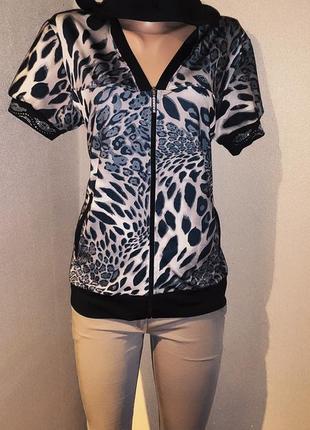 Кофточка женская с капюшоном