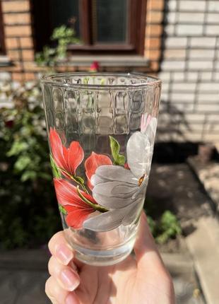 Набір чашок з квітковим малюнком