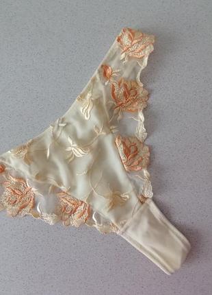 Красиві мереживні трусики сіточка