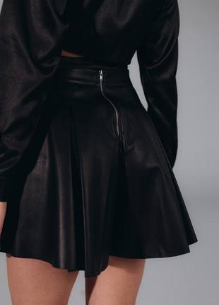 Кожаные черные юбка - шорты шорты3 фото
