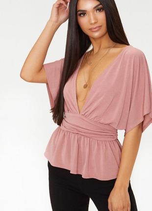 Стильная розовая блуза/топ со складками и глубоким декольте от prettylittlething