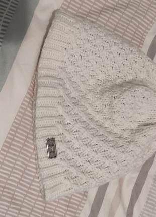 Белая шапка