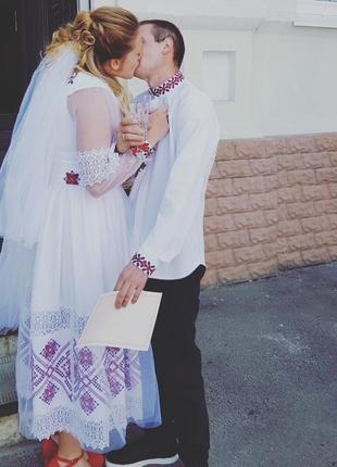 Весільна сукня в українському стилі