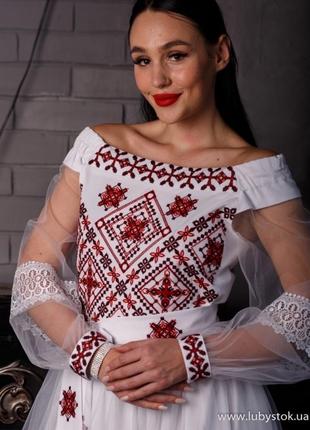 Весільна сукня в українському стилі