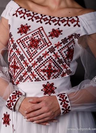 Весільна сукня в українському стилі