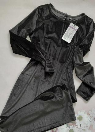 Нинктное велюровое платье с бурвзом на спине р. м