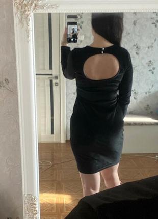 Нинктное велюровое платье с бурвзом на спине р. м5 фото