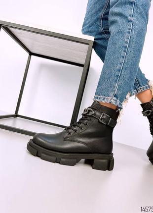 Черные натуральные кожаные демисезонные деми ботинки на шнурках шнуровке толстой тракторной подошве с ремешком цепочкой цепью кожа весна3 фото