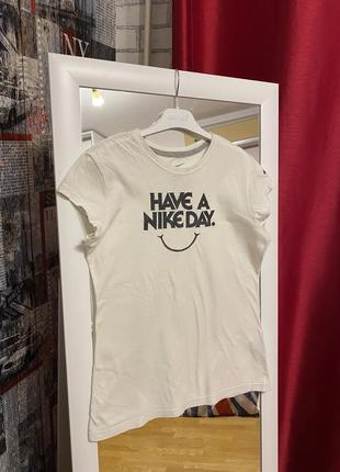 Оригінальна жіноча футболка nike, l