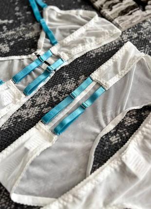 Сексуальний жіночий комплект білизни
в комплекті:
бюст + трусики + пояс + гартери!10 фото