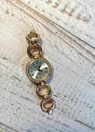 Часы женские наручный кварцевый золотистые с камнями5 фото